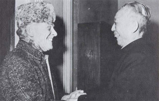 Bernard Buckman visits China as a personal guest of Vice-Premier Wang Zhen in 1979. (Photos provided to China Daily) Bernard Buckman visits China as a personal guest of Vice-Premier Wang Zhen in 1979. (Photos provided to China Daily)