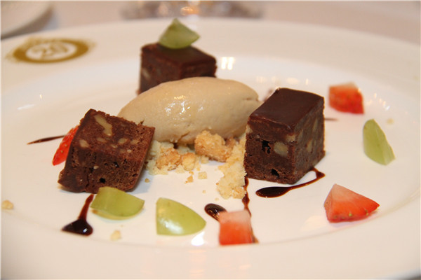 Browny with hazelnut ice cream. (Photo provided to China Daily) Browny with hazelnut ice cream. (Photo provided to China Daily)