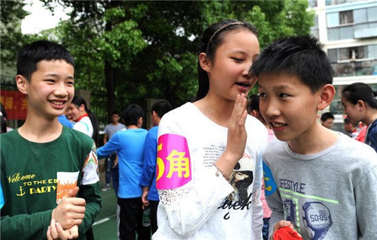 Students participate in an anti-bullying session at a primary school in Hefei, Anhui province. (Photo by HAN SUYUAN/CHINA NEWS SERVICE) Students participate in an anti-bullying session at a primary school in Hefei, Anhui province. (Photo by HAN SUYUAN/CHINA NEWS SERVICE)