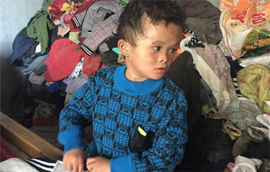 Fan Xiaoqin, 9, lives at Yanhui village of Yongfeng county in Jiangxi province. (Photo/Chongqing Morning Post) Fan Xiaoqin, 9, lives at Yanhui village of Yongfeng county in Jiangxi province. (Photo/Chongqing Morning Post)