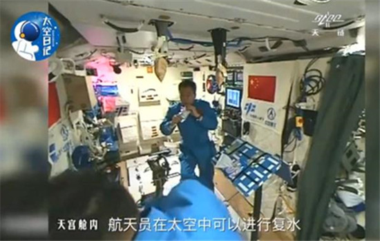 Screenshot of a video that shows astronaut Jing Haipeng drinks tea in Tiangong II space lab. Screenshot of a video that shows astronaut Jing Haipeng drinks tea in Tiangong II space lab.