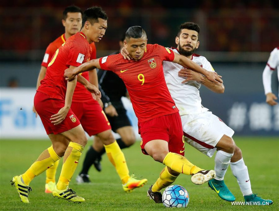 China's Zhang Yuning (2nd R) vies for the ball with Qatar's Luiz Junior during their Russia 2018 FIFA World Cup qualification match in Kunming, southwest China's Yunnan Province, Nov. 15, 2016. (Photo: Xinhua/Wang Lili) China's Zhang Yuning (2nd R) vies for the ball with Qatar's Luiz Junior during their Russia 2018 FIFA World Cup qualification match in Kunming, southwest China's Yunnan Province, Nov. 15, 2016. (Photo: Xinhua/Wang Lili)