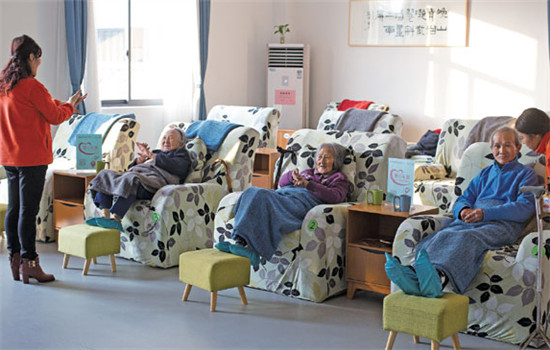 Wuzhen Chunxitang Seniors Service Center currently has more than 4,000 registered senior members.(Photo/China Daily) Wuzhen Chunxitang Seniors Service Center currently has more than 4,000 registered senior members.(Photo/China Daily)