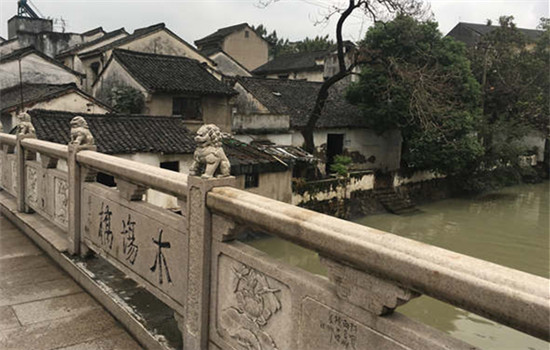 Feng Zikai's former residence takes on southern residential features, exquisite with a compact layout. Feng Zikai's former residence takes on southern residential features, exquisite with a compact layout.