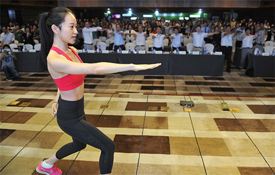 A coach demonstrates an exercise at the Fifth China Healthy Lifestyle Conference in Beijing, August 18, 2016. (Photo/Xinhua) A coach demonstrates an exercise at the Fifth China Healthy Lifestyle Conference in Beijing, August 18, 2016. (Photo/Xinhua)