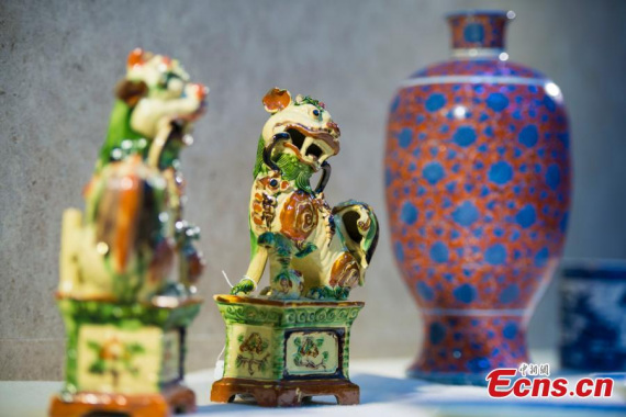 Ten valuable ceramic pieces are donated to the National South China Sea Museum in south China's Hainan Province on November 23, 2016. (Photo: China News Service/Luo Yunfei) Ten valuable ceramic pieces are donated to the National South China Sea Museum in south China's Hainan Province on November 23, 2016. (Photo: China News Service/Luo Yunfei)