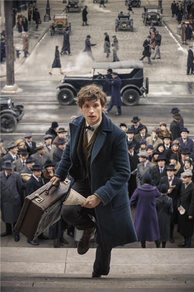Eddie Redmayne, the youngest-ever Oscar winner, plays the protagonist in the new film, Fantastic Beasts and Where to Find Them. (Photo provided to China Daily) Eddie Redmayne, the youngest-ever Oscar winner, plays the protagonist in the new film, Fantastic Beasts and Where to Find Them. (Photo provided to China Daily)