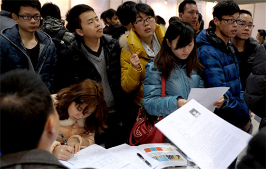 Students take part in a job fair in Chongqing. (Photo by Yu You/For China Daily) Students take part in a job fair in Chongqing. (Photo by Yu You/For China Daily)