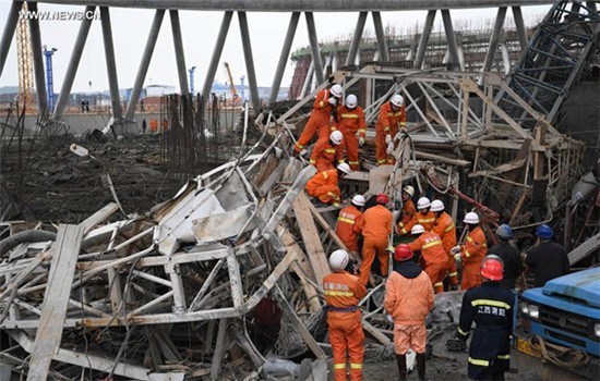 Rescuers work at the accident site at the Fengcheng power plant in East China's Jiangxi province, Nov 24, 2016. Sixty-seven people have been confirmed dead after the platform of the Fengcheng power plant's cooling tower under construction collapsed on Nov 24, 2016. (Photo/Xinhua) Rescuers work at the accident site at the Fengcheng power plant in East China's Jiangxi province, Nov 24, 2016. Sixty-seven people have been confirmed dead after the platform of the Fengcheng power plant's cooling tower under construction collapsed on Nov 24, 2016. (Photo/Xinhua)