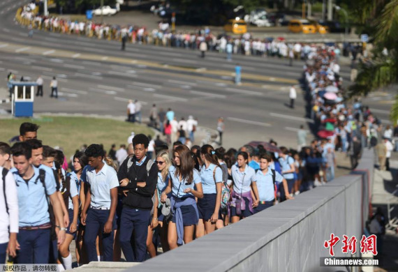 Thousands of Cubans pay heartfelt tribute to the legendary revolutionary leader Fidel Castro in a solemn ceremony at Havana's Revolution Square, Nov. 28, 2016. (Photo/Chinanews.com) Thousands of Cubans pay heartfelt tribute to the legendary revolutionary leader Fidel Castro in a solemn ceremony at Havana's Revolution Square, Nov. 28, 2016. (Photo/Chinanews.com)