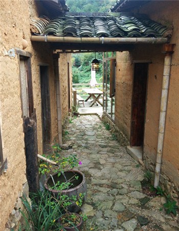 An abandoned cowshed in Youtian has been restored and turned into a countryside inn. (WANG KAIHAO/CHINA DAILY) An abandoned cowshed in Youtian has been restored and turned into a countryside inn. (WANG KAIHAO/CHINA DAILY)
