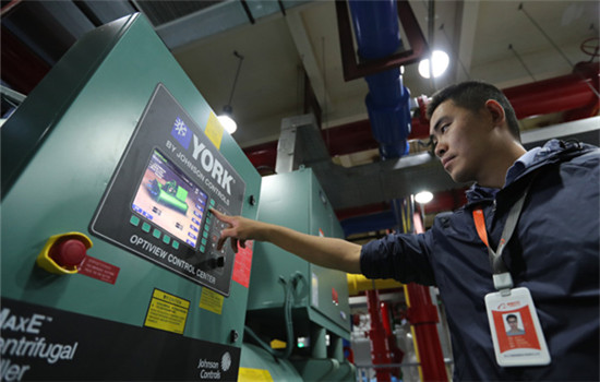 An engineer adjusts equipment at a refrigeration room at a digital center of Alibaba in Zhangbei county, North China's Hebei province, Sep 11, 2016. (He Guang / For China Daily) An engineer adjusts equipment at a refrigeration room at a digital center of Alibaba in Zhangbei county, North China's Hebei province, Sep 11, 2016. (He Guang / For China Daily)