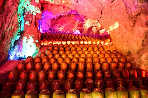 A view of Chinese spirits stored in Dongtianjiuhai, a famous baijiu storage cave, in Nandan, South China's Guangxi Zhuang autonomous region, on Dec. 3, 2016. (Photo/chinadaily.com.cn) A view of Chinese spirits stored in Dongtianjiuhai, a famous baijiu storage cave, in Nandan, South China's Guangxi Zhuang autonomous region, on Dec. 3, 2016. (Photo/chinadaily.com.cn)