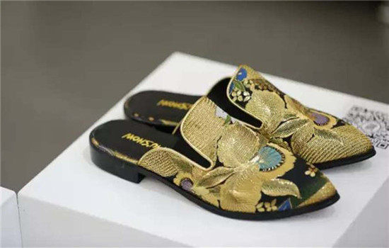 The exhibition Xiu Show - 25C on Fingertips shows more than 400 pieces of furniture, clothes, shoes and other daily objects enhanced by embroidery techniques of folk artists. (Photo provided to China Daily) The exhibition Xiu Show - 25C on Fingertips shows more than 400 pieces of furniture, clothes, shoes and other daily objects enhanced by embroidery techniques of folk artists. (Photo provided to China Daily)