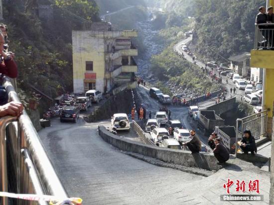 A colliery gas outburst happened at Xinjia Coal Mine in Badong County, central China's Hubei Province, Dec. 5, 2016. (Photo/Chinanews.com) A colliery gas outburst happened at Xinjia Coal Mine in Badong County, central China's Hubei Province, Dec. 5, 2016. (Photo/Chinanews.com)