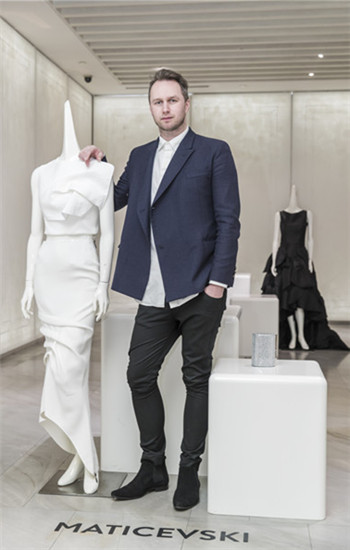 Australian designer Toni Maticevski makes his debut in Beijing showcasing his 2016 fall/winter collection, which highlights gowns and dresses in black, white and grey tones. (Provided To China Daily) Australian designer Toni Maticevski makes his debut in Beijing showcasing his 2016 fall/winter collection, which highlights gowns and dresses in black, white and grey tones. (Provided To China Daily)