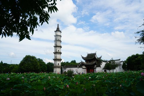 Promotion photos for the documentary TV series Chinese Villages (Photo/Courtesy of Zhejiang Radio & TV Group) Promotion photos for the documentary TV series Chinese Villages (Photo/Courtesy of Zhejiang Radio & TV Group)