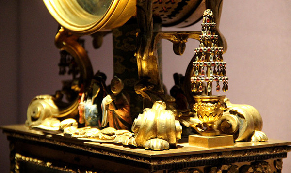 Photo taken by the author shows the base part of a timepiece displayed at the Palace Museum. (Photo provided by the author) Photo taken by the author shows the base part of a timepiece displayed at the Palace Museum. (Photo provided by the author)