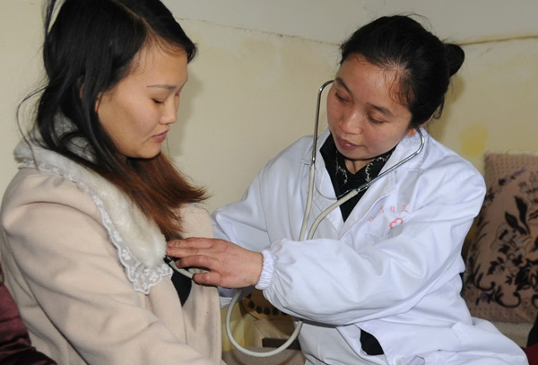 A woman who is pregnant with her second child receives a check-up in Neijiang, Sichuan province, in March. Li Jianming/ For chinadaily