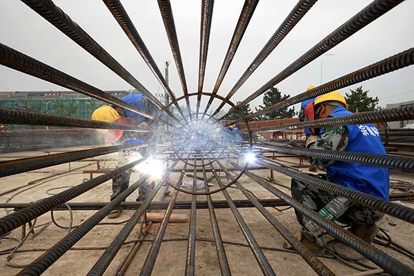 Workers build the frame of a underground pillar for the first transformer substation, which will support the development of Tongzhou district as the new subcenter of Beijing. (Photo/Xinhua) Workers build the frame of a underground pillar for the first transformer substation, which will support the development of Tongzhou district as the new subcenter of Beijing. (Photo/Xinhua)