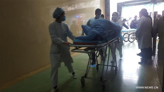 Photo taken by cell phone shows medical staff taking care of poisoned patients at the hospital in Bazhong City, southwest China's Sichuan Province, Dec. 18, 2016. (Photo/Xinhua)