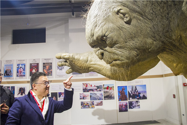 Visitors get a close look at the characters from fantasy films at the show The Future of the Visual Arts in Wuzhen, Zhejiang province. (Photo provided to China Daily) Visitors get a close look at the characters from fantasy films at the show The Future of the Visual Arts in Wuzhen, Zhejiang province. (Photo provided to China Daily)
