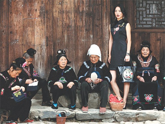 Models for Eve show off the brand's new collections with embroidery patterns inspired from ethnic Miao works in Jidao village, Guizhou province. (Photo provided to China Daily) Models for Eve show off the brand's new collections with embroidery patterns inspired from ethnic Miao works in Jidao village, Guizhou province. (Photo provided to China Daily)