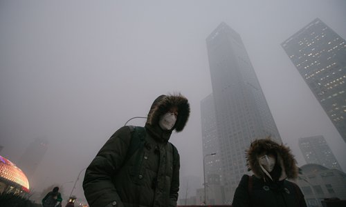 As the choking smog in Beijing causes health problems, both mentally and physically, many highly educated employees and entrepreneurs are leaving the city, resulting in economic and talent loss. (Photo: Li Hao/GT) As the choking smog in Beijing causes health problems, both mentally and physically, many highly educated employees and entrepreneurs are leaving the city, resulting in economic and talent loss. (Photo: Li Hao/GT)