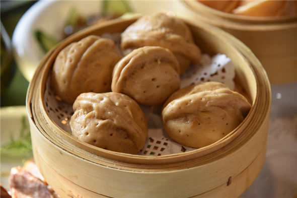 Walnut steamed stuffed buns (Photo by Zhang Xingjian/chinadaily.com.cn) Walnut steamed stuffed buns (Photo by Zhang Xingjian/chinadaily.com.cn)