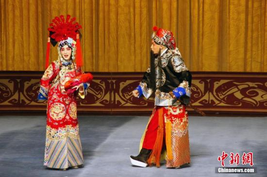 Silang Visits His Mother (Chinanews.com/Zhang Daozheng)
