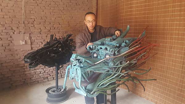 Huang Qicai with one of his favorite works, Dragon Head, at his studio in a southern suburb of Taiyuan, Shanxi province. SUN RUISHENG/CHINA DAILY Huang Qicai with one of his favorite works, Dragon Head, at his studio in a southern suburb of Taiyuan, Shanxi province. SUN RUISHENG/CHINA DAILY