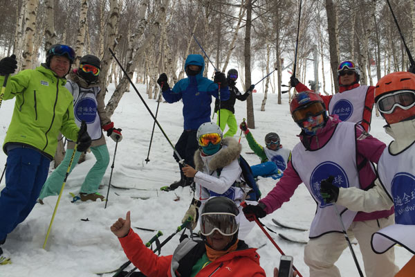 Learners ski at a resort. (Watteen Smith/For China Daily) Learners ski at a resort. (Watteen Smith/For China Daily)