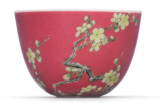 A ruby-red grounded falangcai (Photo provided to China Daily) A ruby-red grounded falangcai (Photo provided to China Daily)