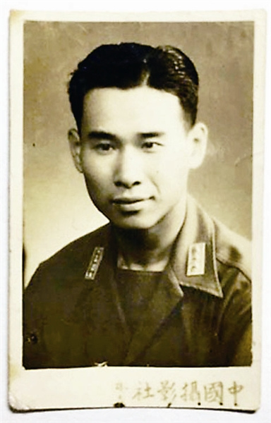 A photo taken in 1945 when Qian Jianmin was young and not visually handicapped. (Photo from web) A photo taken in 1945 when Qian Jianmin was young and not visually handicapped. (Photo from web)