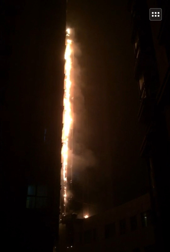 Flames rise from the building in Beijing. (Photo/Legal Evening News) Flames rise from the building in Beijing. (Photo/Legal Evening News)