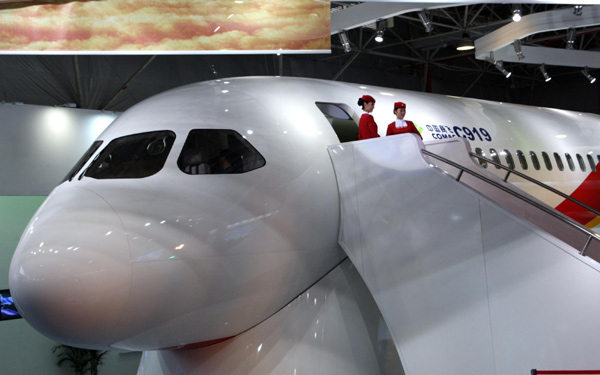 A model of the China-made C919 passenger airliner is seen at the 8th China International Aviation and Aerospace Exhibition in Zhuhai, South China's Guangdong province, Nov 15, 2010. (Photo/Xinhua) A model of the China-made C919 passenger airliner is seen at the 8th China International Aviation and Aerospace Exhibition in Zhuhai, South China's Guangdong province, Nov 15, 2010. (Photo/Xinhua)