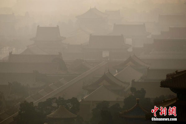 The Palace Museum is shrouded by smog in Beijing. (Photo/Chinanews.com) The Palace Museum is shrouded by smog in Beijing. (Photo/Chinanews.com)