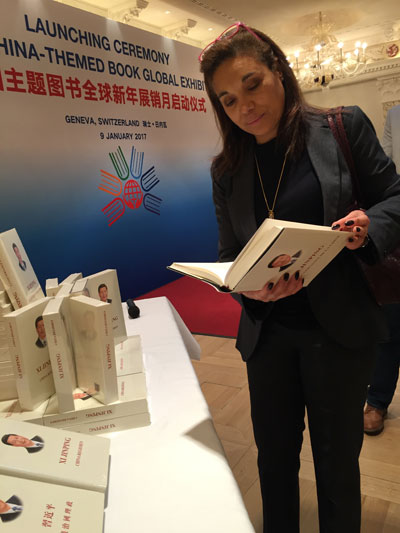 At a book exhibition launch ceremony held in Geneva on Monday, vice-president of the Swiss Journalist Club Catherine Fiankan-Bokonga says President Xi Jinping’s book The Governance of China could help her understand China. (Photo by Fu Jing/chinadaily.com.cn) At a book exhibition launch ceremony held in Geneva on Monday, vice-president of the Swiss Journalist Club Catherine Fiankan-Bokonga says President Xi Jinping’s book The Governance of China could help her understand China. (Photo by Fu Jing/chinadaily.com.cn)
