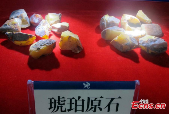 Jewels and materials used to make jewelry are seized by customs in Haikou City, South China’s Hainan Province, Jan. 12, 2017. Police busted four smuggling rings, detaining 20 suspects and confiscating raw and finished jewels with a market value of 2 billion yuan ($289 million). (Photo: China News Service/Fu Meibin) Jewels and materials used to make jewelry are seized by customs in Haikou City, South China’s Hainan Province, Jan. 12, 2017. Police busted four smuggling rings, detaining 20 suspects and confiscating raw and finished jewels with a market value of 2 billion yuan ($289 million). (Photo: China News Service/Fu Meibin)