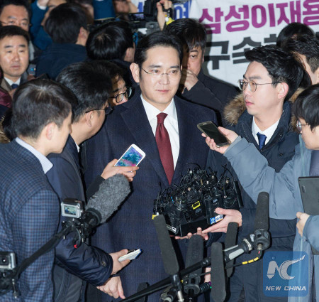 Samsung Electronics Vice Chairman Lee Jae-yong receives interviews before questioning in Seoul, South Korea, Jan. 12, 2017. (Xinhua/Lee Sang-ho) Samsung Electronics Vice Chairman Lee Jae-yong receives interviews before questioning in Seoul, South Korea, Jan. 12, 2017. (Xinhua/Lee Sang-ho)