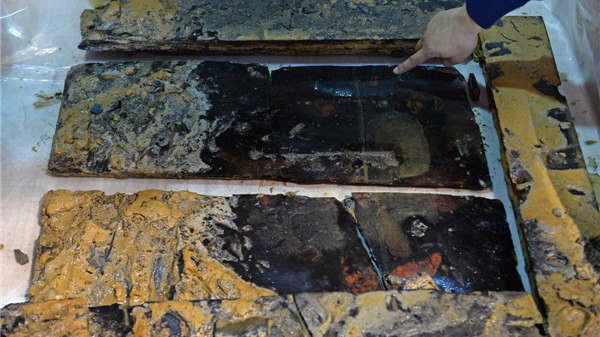 The relic is initially considered a lacquer screen after being unearthed from Marquis of Haihun's tombs in Nanchang, Jiangxi Province in east China. (Photo/Xinhua) The relic is initially considered a lacquer screen after being unearthed from Marquis of Haihun's tombs in Nanchang, Jiangxi Province in east China. (Photo/Xinhua)