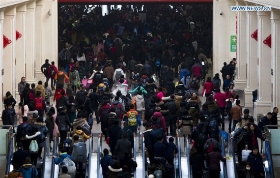 Passengers access to Hankou Railway Station in Wuhan, capital of central China's Hubei Province, Jan. 13, 2017. About 2.98 billion trips are expected to be made during China's 2017 Spring Festival travel rush between Jan. 13 and Feb. 21. (Photo: Xinhua/Xiao Yijiu) Passengers access to Hankou Railway Station in Wuhan, capital of central China's Hubei Province, Jan. 13, 2017. About 2.98 billion trips are expected to be made during China's 2017 Spring Festival travel rush between Jan. 13 and Feb. 21. (Photo: Xinhua/Xiao Yijiu)