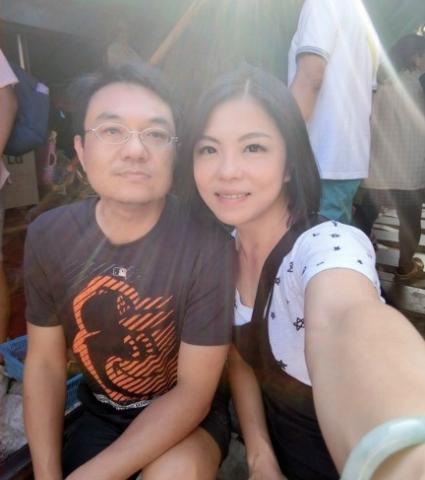 Lin Xiaofen (R) and her boyfriend have another kind of relationship – blood receiver and donor. (Photo from the web) Lin Xiaofen (R) and her boyfriend have another kind of relationship – blood receiver and donor. (Photo from the web)