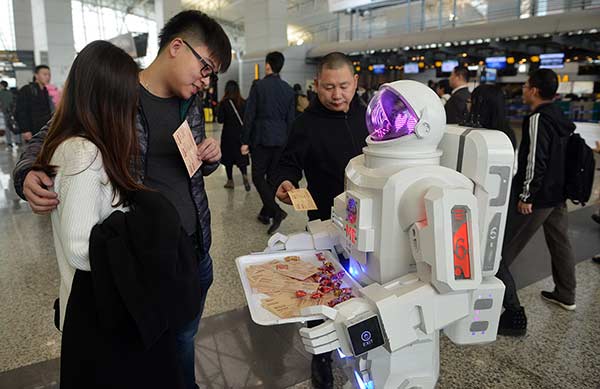 A robot provides consulting services to passengers at an airport in Guangzhou, Guangdong province, early this month.Lin Guiyan / For China Daily A robot provides consulting services to passengers at an airport in Guangzhou, Guangdong province, early this month.Lin Guiyan / For China Daily