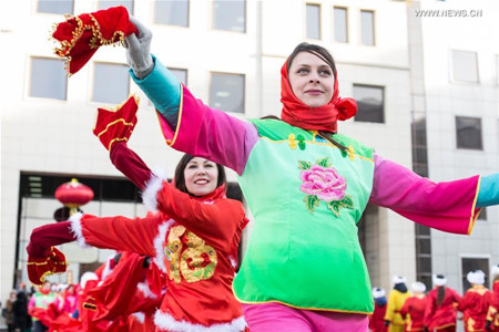 Russians and Chinese perform Yangko during a celebration for the upcoming Chinese Lunar New Year at Greenwood Park in Moscow, Russia, on Jan. 26, 2017. The Chinese Lunar New Year falls on Jan. 28 this year. (Xinhua/Wu Zhuang) Russians and Chinese perform Yangko during a celebration for the upcoming Chinese Lunar New Year at Greenwood Park in Moscow, Russia, on Jan. 26, 2017. The Chinese Lunar New Year falls on Jan. 28 this year. (Xinhua/Wu Zhuang)