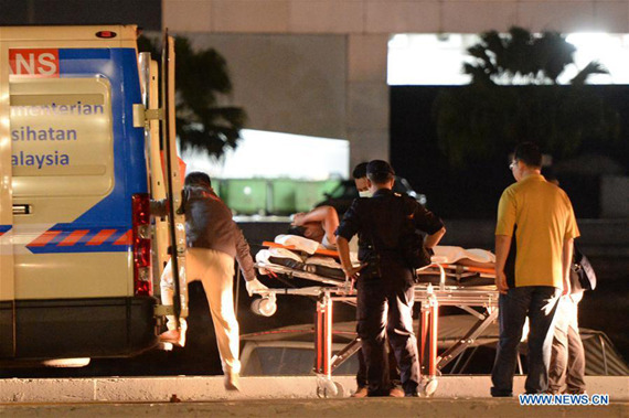 A man who has been rescued after a boat sank off Malaysia's Sabah state is transferred to a hospital for treatment in Kota Kinabalu, Malaysia, on Jan. 30, 2017. (Photo/Xinhua) A man who has been rescued after a boat sank off Malaysia's Sabah state is transferred to a hospital for treatment in Kota Kinabalu, Malaysia, on Jan. 30, 2017. (Photo/Xinhua)