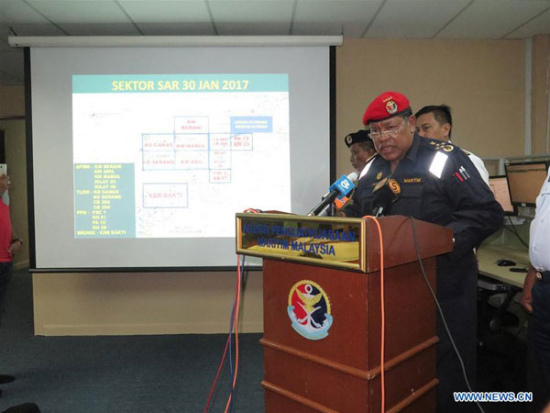 Ahmad Puzi Ab Kahar (Front), director general of Malaysian Maritime Enforcement Agency, briefs media on the rescue mission of the boat accident in Kota Kinabalu, Malaysia, on Jan 30, 2017.(Photo/Xinhua) Ahmad Puzi Ab Kahar (Front), director general of Malaysian Maritime Enforcement Agency, briefs media on the rescue mission of the boat accident in Kota Kinabalu, Malaysia, on Jan 30, 2017.(Photo/Xinhua)