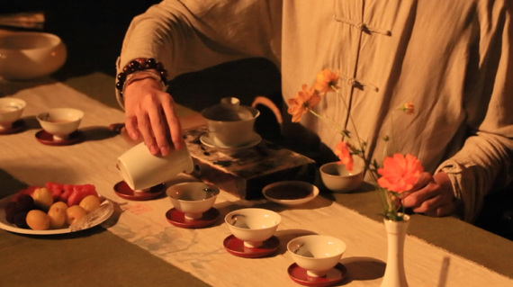 Screengrab shows a client making tea in a tea house in Hangzhou, Zhejiang Province.(Photo/CGTN) Screengrab shows a client making tea in a tea house in Hangzhou, Zhejiang Province.(Photo/CGTN)