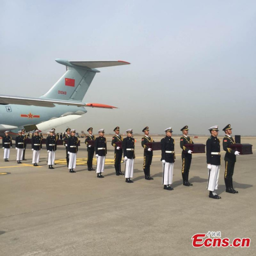 A ceremony is held to hand over the remains of 36 Chinese soldiers killed in the Korean War to China at the Incheon International Airport in Incheon, South Korea, March 31, 2016. This is the third time that South Korea has returned the remains of Chinese soldiers killed in the Korean War, more than 60 years after an armistice ended the fighting. (Photo: China News Service/Wu Xu) A ceremony is held to hand over the remains of 36 Chinese soldiers killed in the Korean War to China at the Incheon International Airport in Incheon, South Korea, March 31, 2016. This is the third time that South Korea has returned the remains of Chinese soldiers killed in the Korean War, more than 60 years after an armistice ended the fighting. (Photo: China News Service/Wu Xu)