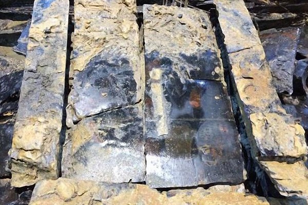 The bronze mirror that was unearthed in the tomb of the Marquis of Haihun. (Photo provided to China Daily) The bronze mirror that was unearthed in the tomb of the Marquis of Haihun. (Photo provided to China Daily)
